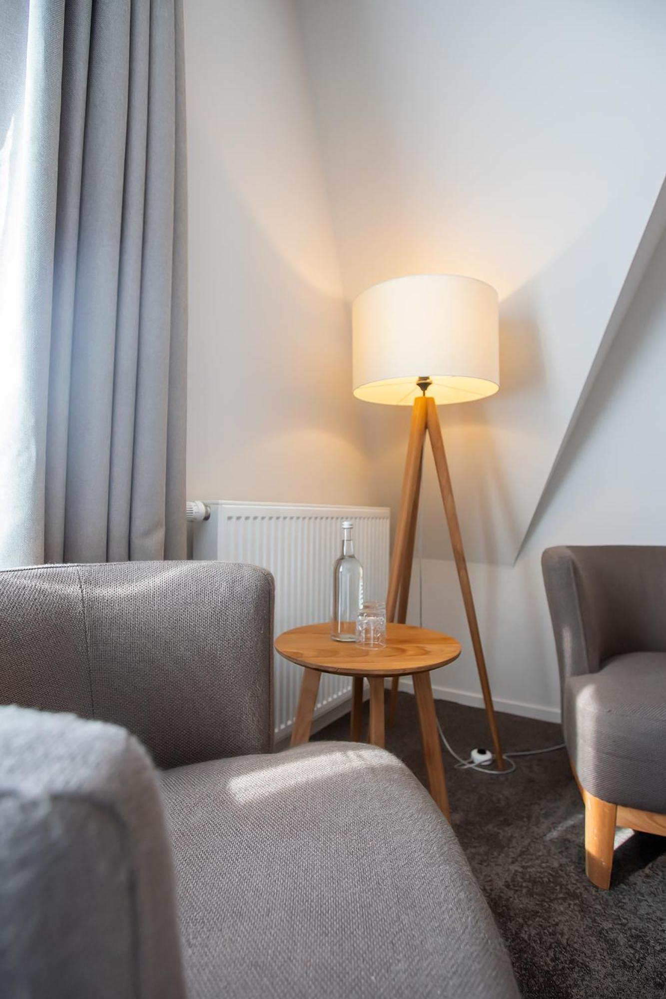 Boutique Hotel Texel De Cocksdorp  Room photo A floor lamp