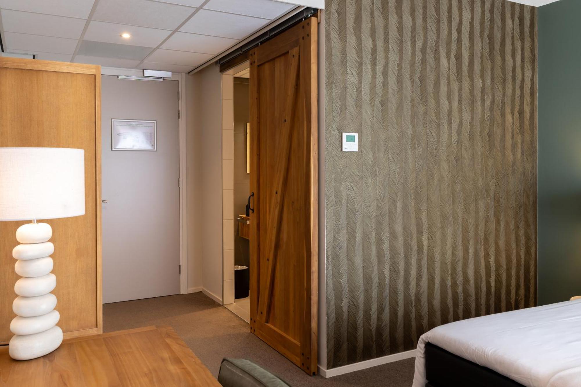 Boutique Hotel Texel De Cocksdorp  Exterior photo A sliding door