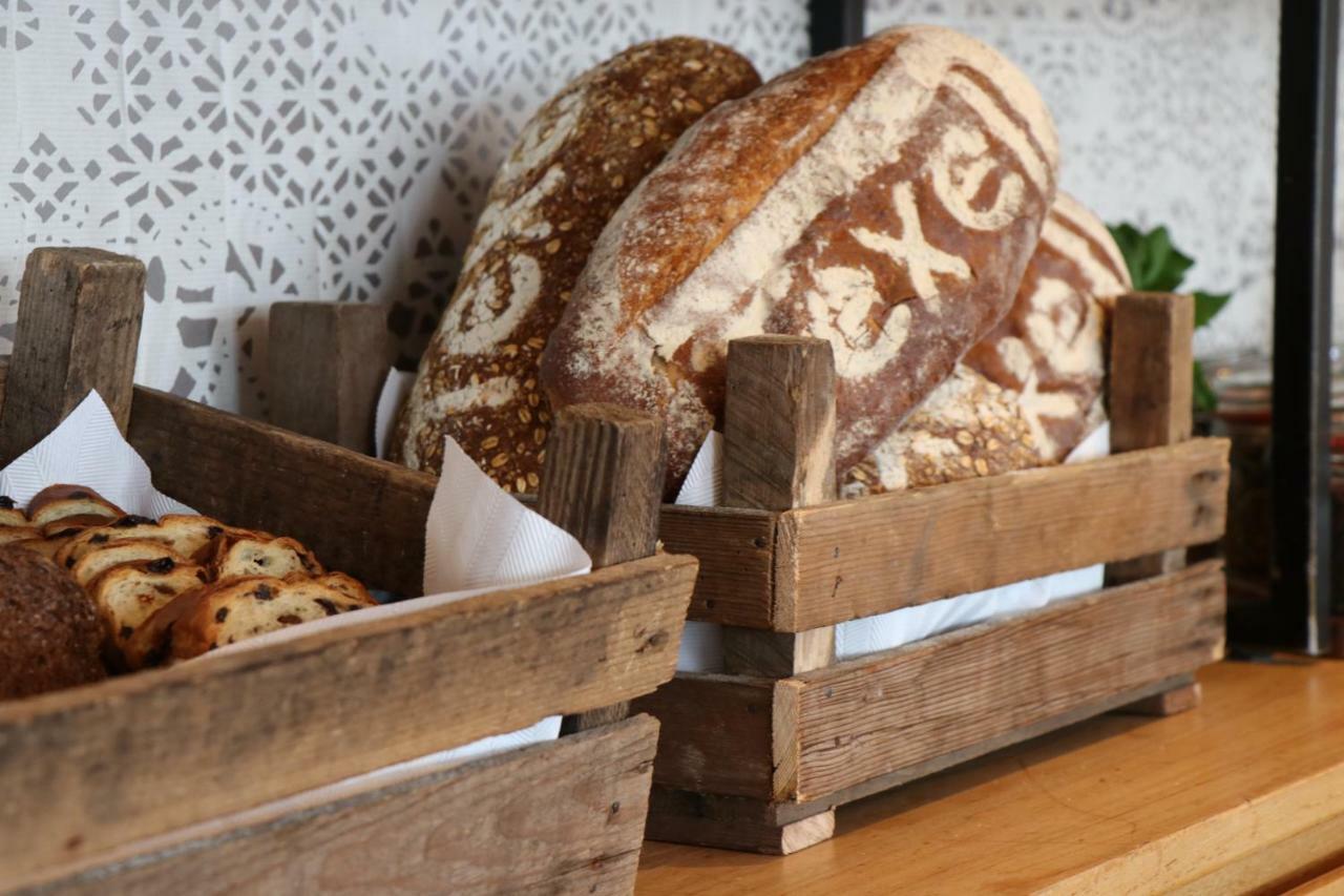 Boutique Hotel Texel De Cocksdorp  Exterior photo Bread at the bakery